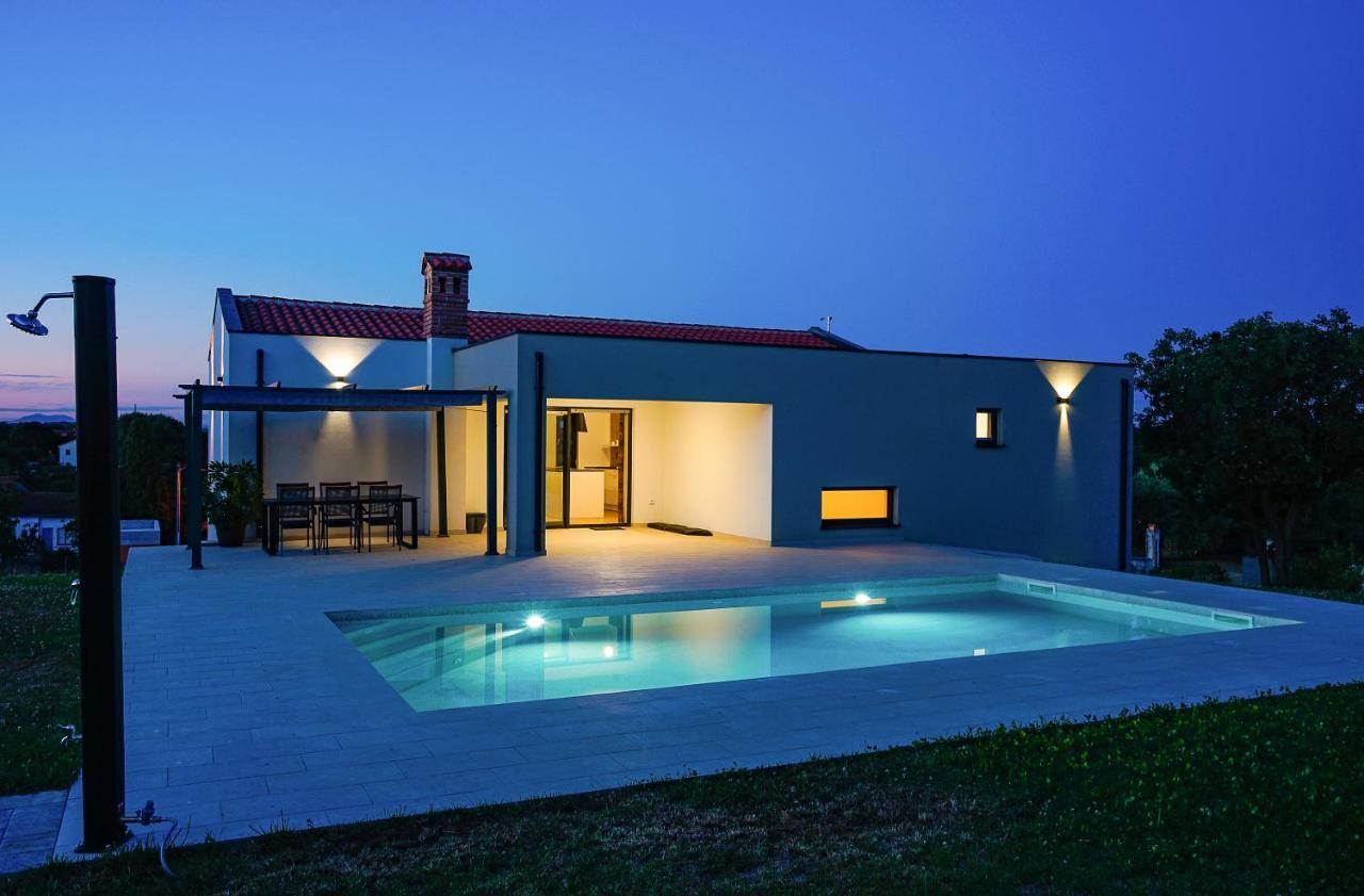 Tamara 2044 Villa Pola