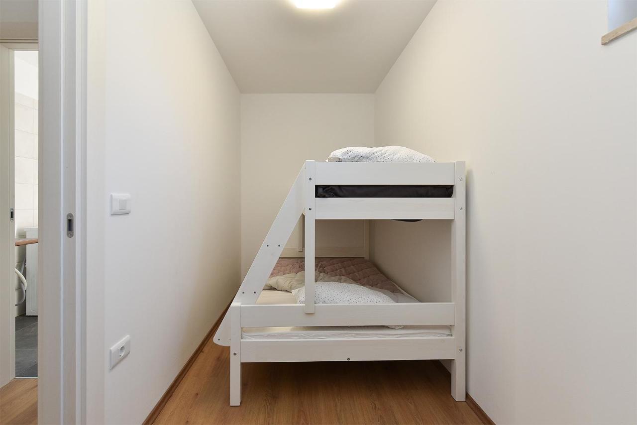 Vila Tamara 2044 *